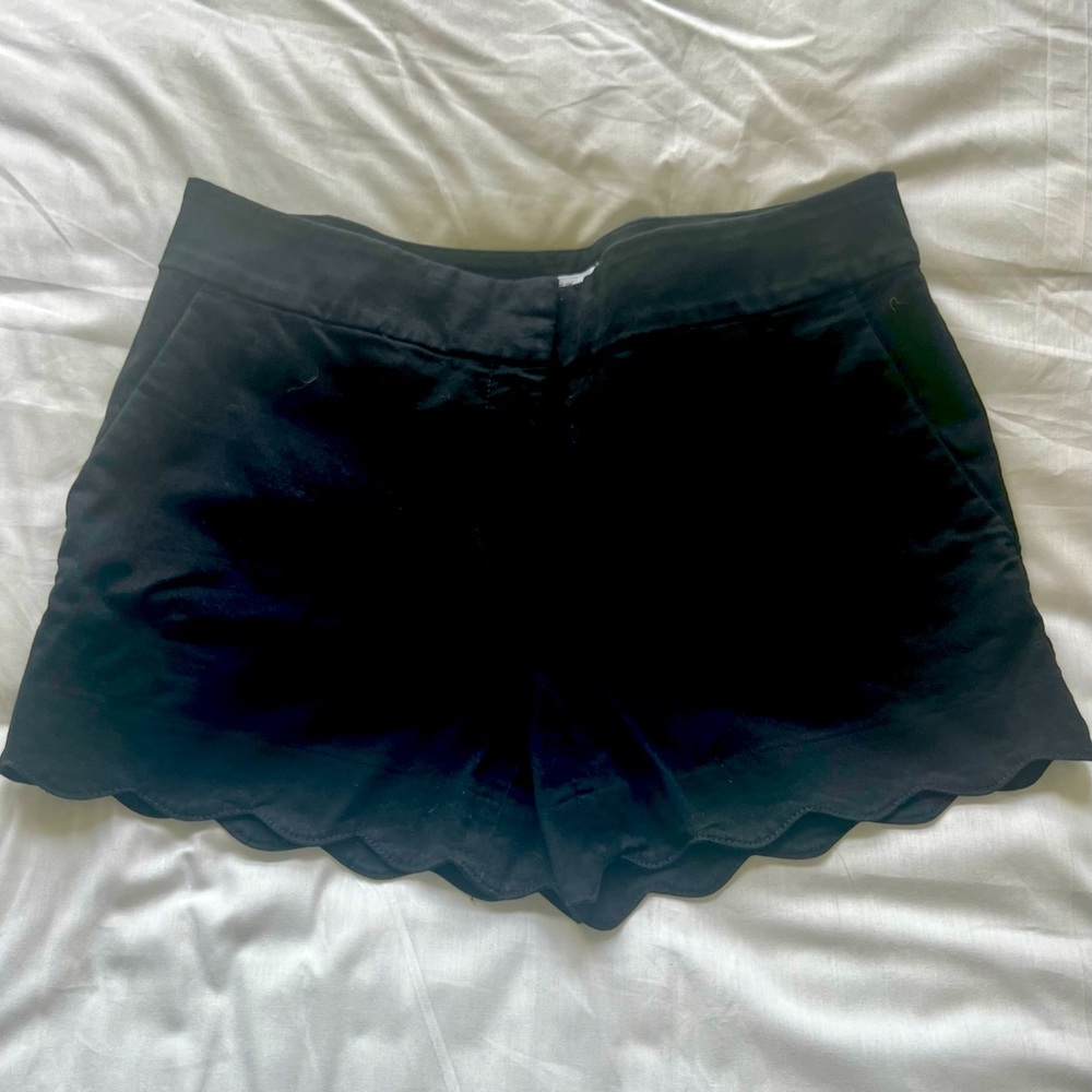 Loft size 6 scalloped shorts. The Riviera Short . NWOT. Excellent condition